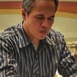 Bambang Paningron 飾演 Ustadz