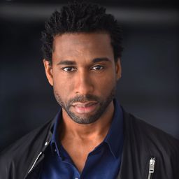 William Oliver Watkins 飾演 Marcus