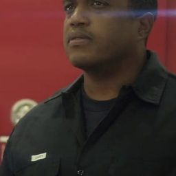 Joseph Price 飾演 Casey