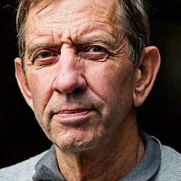 Sigurður Skúlason 飾演 Lárus