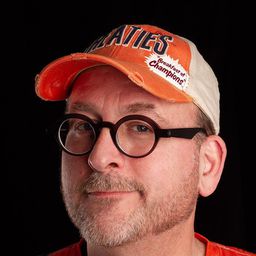 Todd Masters 飾演 Officer Thomas