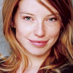 喬安娜·道格拉斯 飾演 