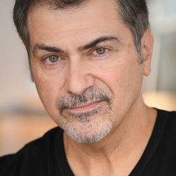 George Gerard 飾演 NYU Law Student