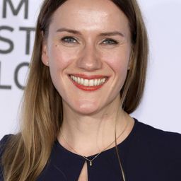 Bettina Lamprecht 飾演 Jeanette