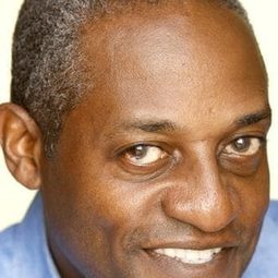 Darryl Alan Reed 飾演 Bus Driver