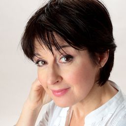 Stefania Felicioli 飾演 Ginecologa