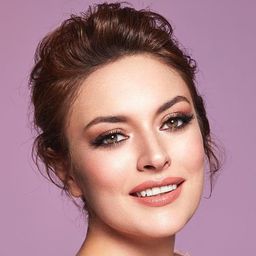 艾斯基·莫拉 飾演 Lerzan Berrak