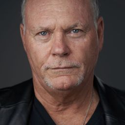 Antoni Corone 飾演 DEA Tony Dodd