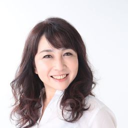 村松恭子 飾演 2nd Violin