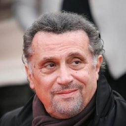 安德烈·隆卡多 飾演 Dr. Fabbri