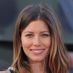 潔西卡·貝兒 - 血色守護演員 飾演May