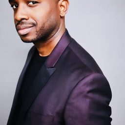 Roman Michael 飾演 George