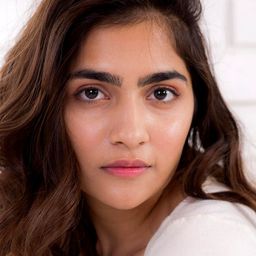 Rukmini Vasanth 飾演 NGO girl