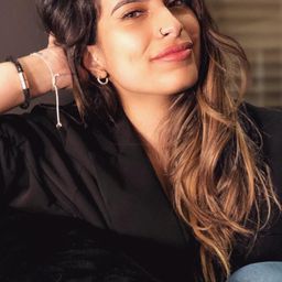 艾妲·阿爾庫塞 飾演 لطيفة