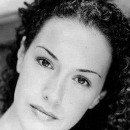 Brigitte Bourdeau - 27 宜嫁演員 飾演Salesgirl Olga