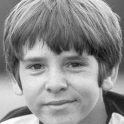 Gary Russell 飾演 Detective