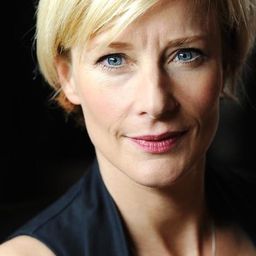 Julia Farino 飾演 Patrice