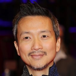 Orion Lee 飾演 Jin Lee (voice)