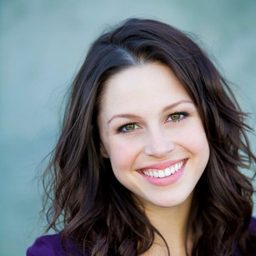 Kaitlin Riley 飾演 Becky Mae