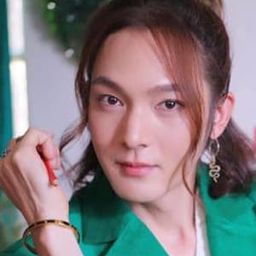 Jarupong Kluaymaingam 飾演 