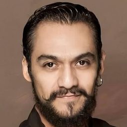 哈維爾·奧利文 飾演 