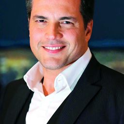 Daniel Boaventura 飾演 Alberto D'Avila