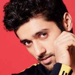Utkarsh Sharma 飾演 Charanjeet "Jeete" Singh