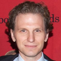 塞巴斯蒂安·阿塞勒斯 - 遊戲王－怪獸之決鬥 光之金字塔演員 飾演Additional Voices