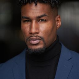 Isaac J. Sullivan 飾演 Tyrell