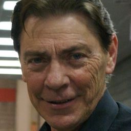 Richard Brooker 飾演 Oghris