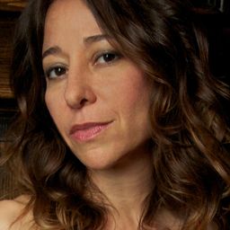 珍納·萊文 飾演 Self