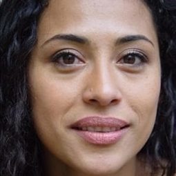 薇琪亞拉可 飾演 Alba