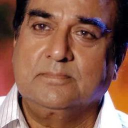 Vikas Anand 飾演 Police Inspector