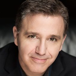 Robert Egger 飾演 Mr. Curtis