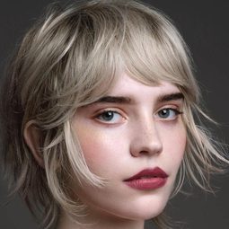 蘇菲戴卓爾 飾演 Jeanine