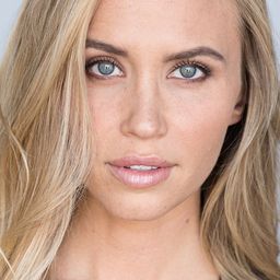 Aqueela Zoll 飾演 Natalie Legere