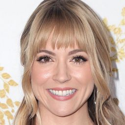 布魯克·納文 飾演 Sarah