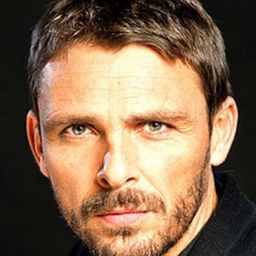 Luis Mottola 飾演 Ernesto