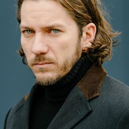 弗洛林·奧比里迪斯古 飾演 Damir