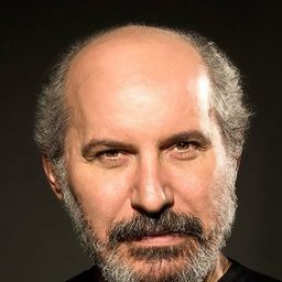 胡賽恩·索薩蘭 飾演 Recep Uçar