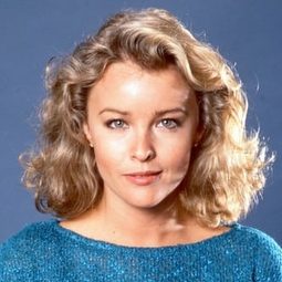 Faye Grant 飾演 Stephanie Hodges Aiken