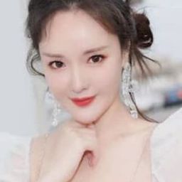 Huang Yuntong 飾演 Qin Shiyu Qin