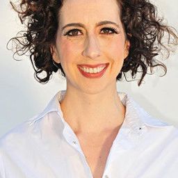 瑪莉安娜·阿梅利尼 飾演 Passageira