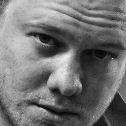 Jeremy Michael Pereira 飾演 Captain A. J. Stevens