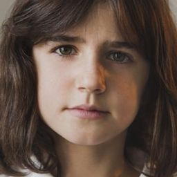 布魯娜·岡薩雷茲 飾演 Chiara Niña