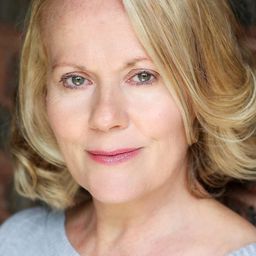 Caroline Berry 飾演 Bronwyn