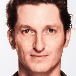 Christopher Nell 飾演 Bär (jung)