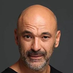 Kaan Çakır - Tight Dress演員 飾演Bardaki Adam