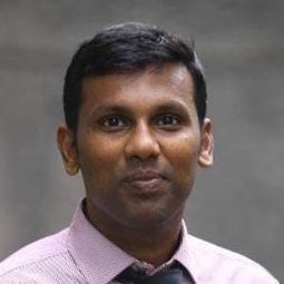 Bhadram 飾演 