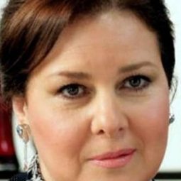 達拉·阿布德拉齊茲 - Mama's Boy演員 飾演خلود أحمد السمنودي - أم يونس